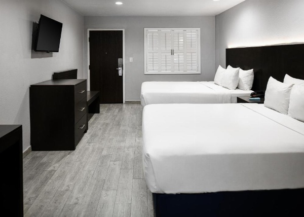 Hollywood Inn Express LAX image 18