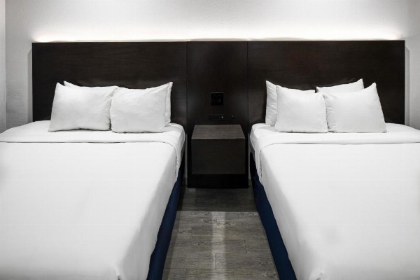 Hollywood Inn Express LAX image 24